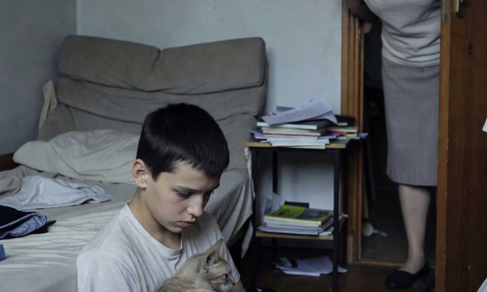 Miał tylko 16 lat, gdy do domu przyprowadził ją… Dziewczynę, która już od dawna krążyła i pewnie w ciąży, starszą o rok.